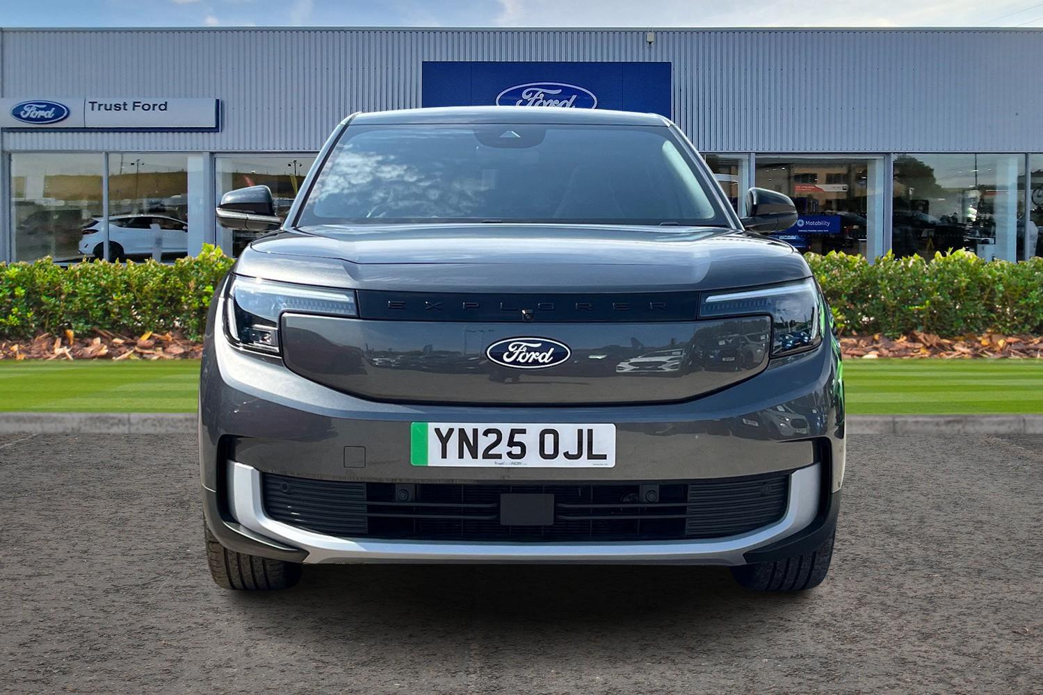 Ford EXPLORER Photo 5