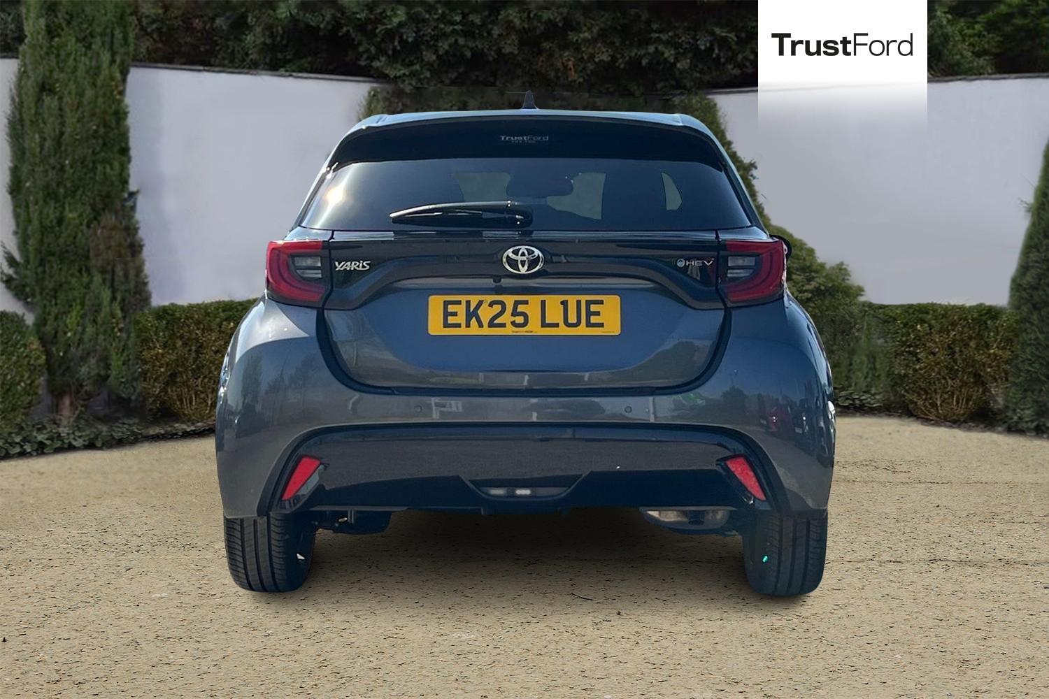 Toyota YARIS Photo 6