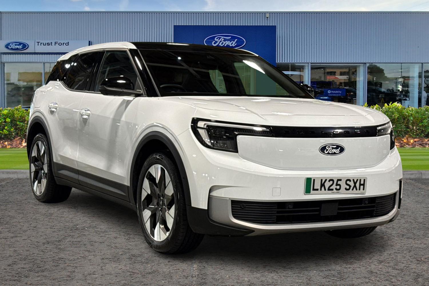 Ford Explorer Photo 0