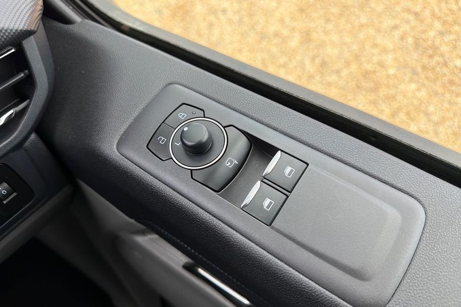 Used Ford TRANSIT CUSTOM MT75FFB 29