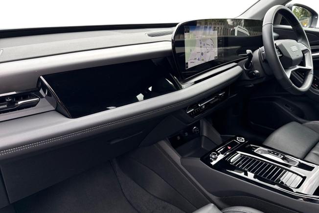 Audi Q6 e-tron Photo 2