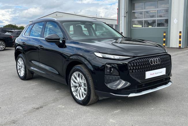 AUDI Q3 Photo 21