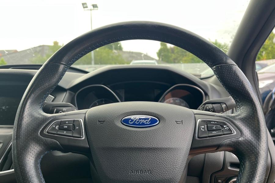 Ford FOCUS RS Photo autoimg-e74c24400a80141efdb34c6922cc3be781d4900a.jpg