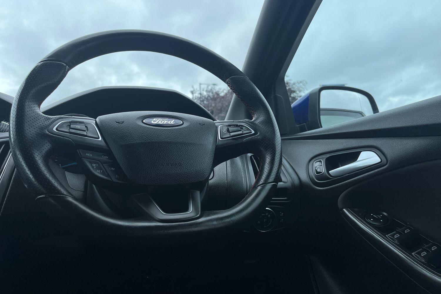 Ford Focus Photo 11