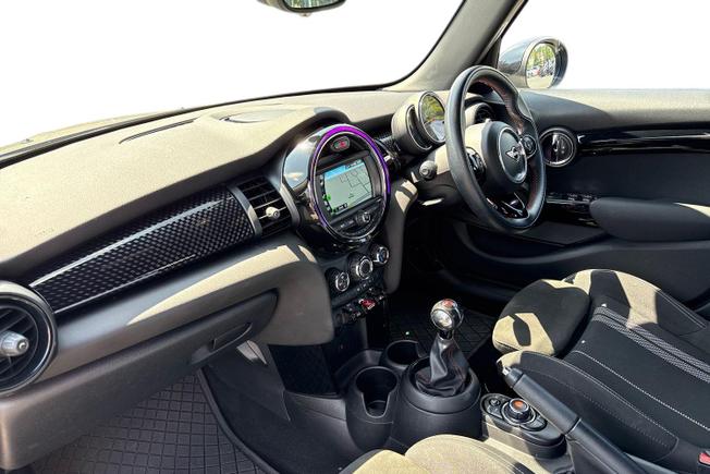 MINI Hatch Photo 2