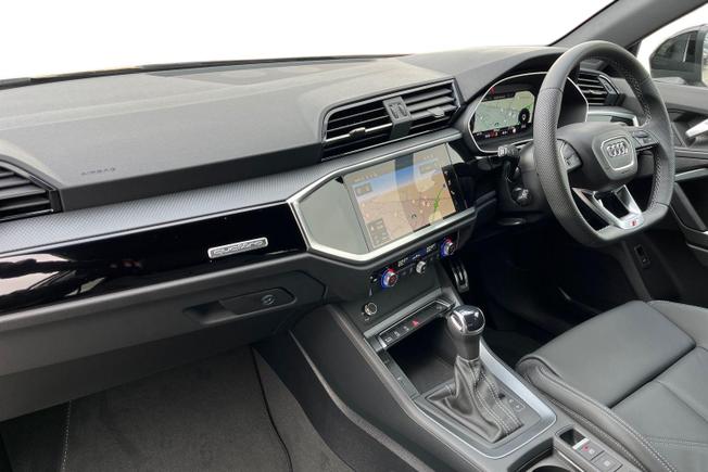 AUDI Q3 Photo 2