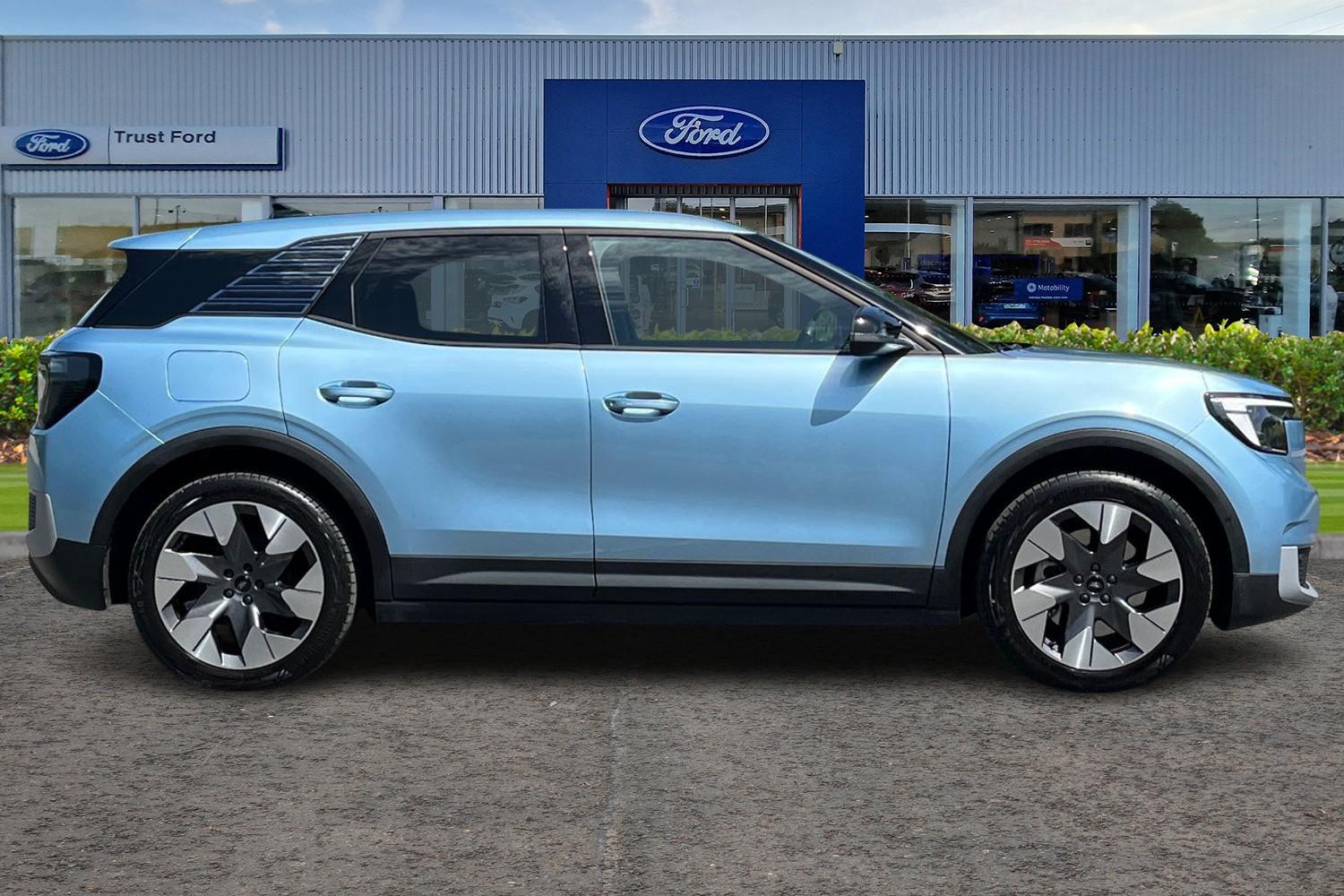 Ford Explorer Photo 2
