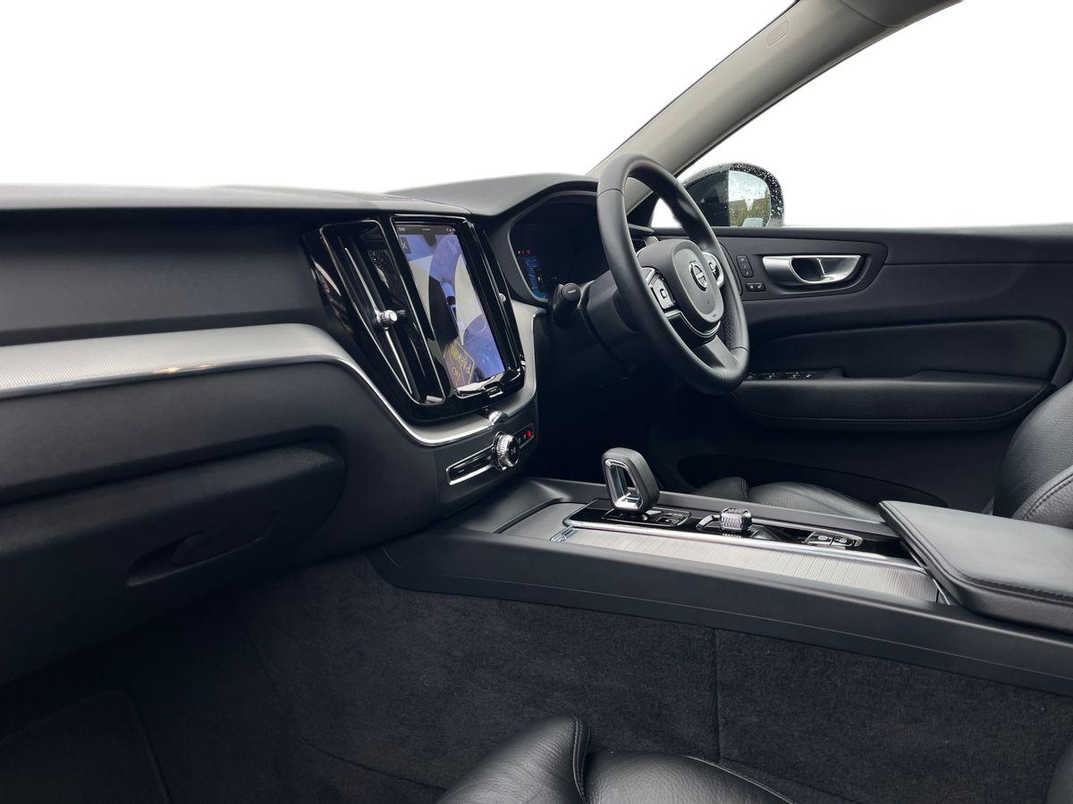 Volvo XC60 Photo 2