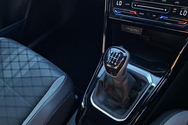 Volkswagen T-Roc Photo 24