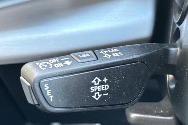 AUDI Q8 Photo 24
