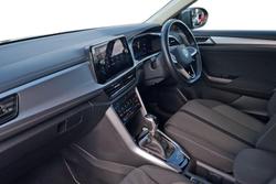 Volkswagen T-Roc Photo 2