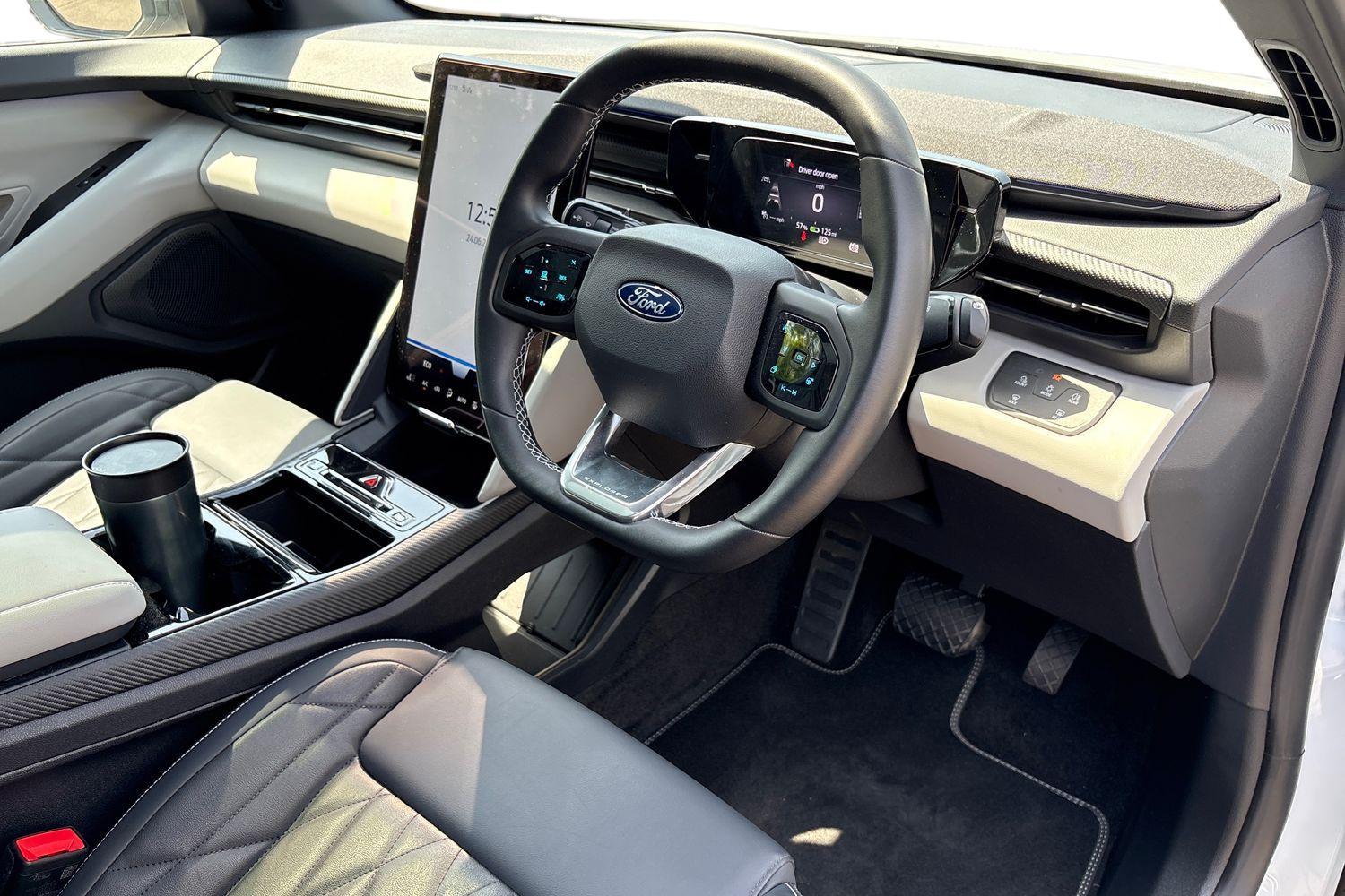 Ford Explorer Photo 13
