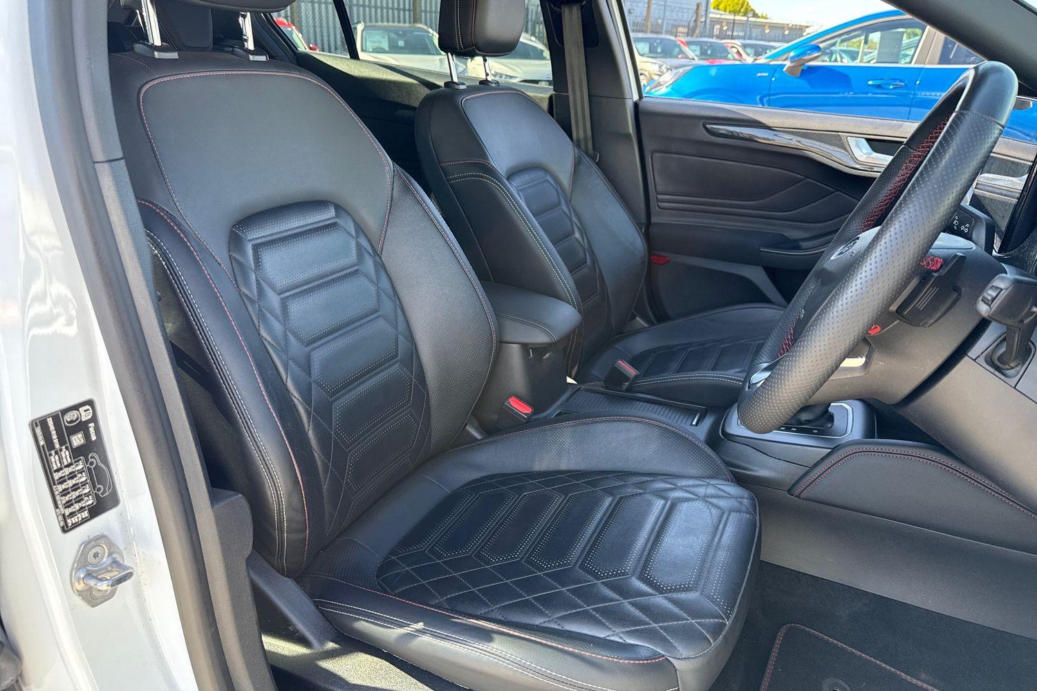 Ford Focus Photo 16