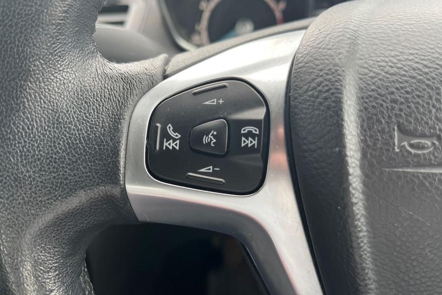 Ford FIESTA Photo autoimg-e77dfff4188779c9af10d2893c6ebd58b7c49d78.jpg