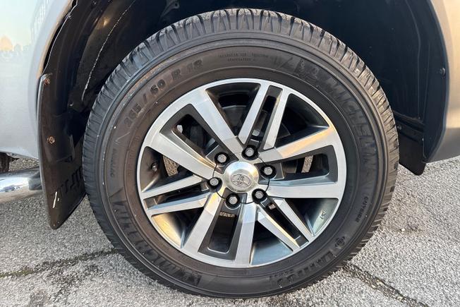 TOYOTA Hilux Photo 31