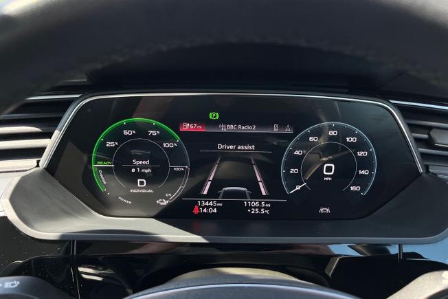 Audi e-tron Photo 15