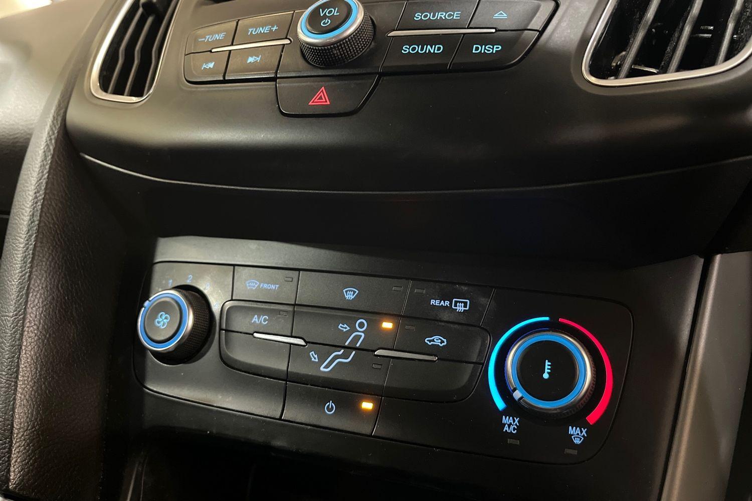 Ford FOCUS Photo 34