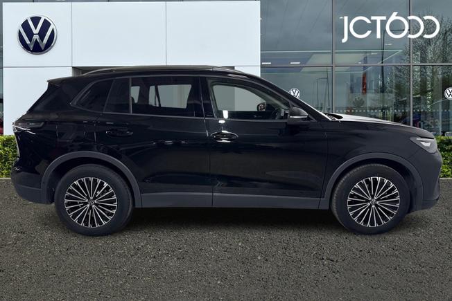 VOLKSWAGEN Tiguan Photo 4