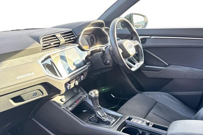 AUDI Q3 Photo 2