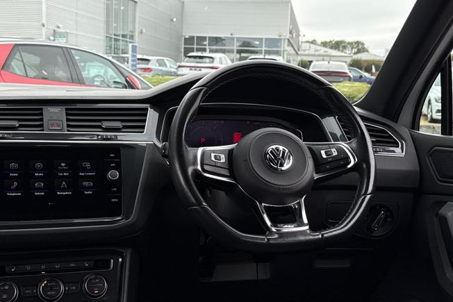 VOLKSWAGEN Tiguan Photo 40