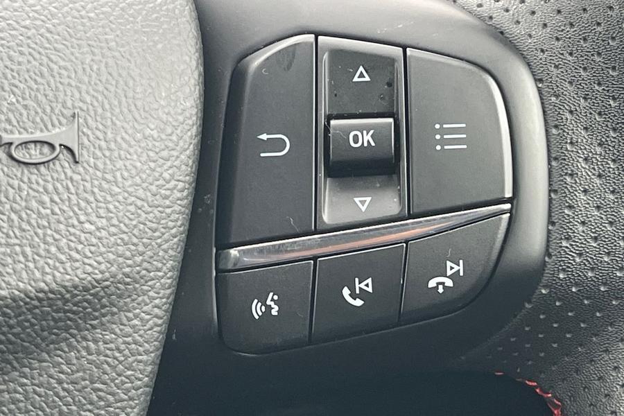 Ford Kuga Photo autoimg-e7aa40697bdb778128118ebc99c48079af8b673b.jpg