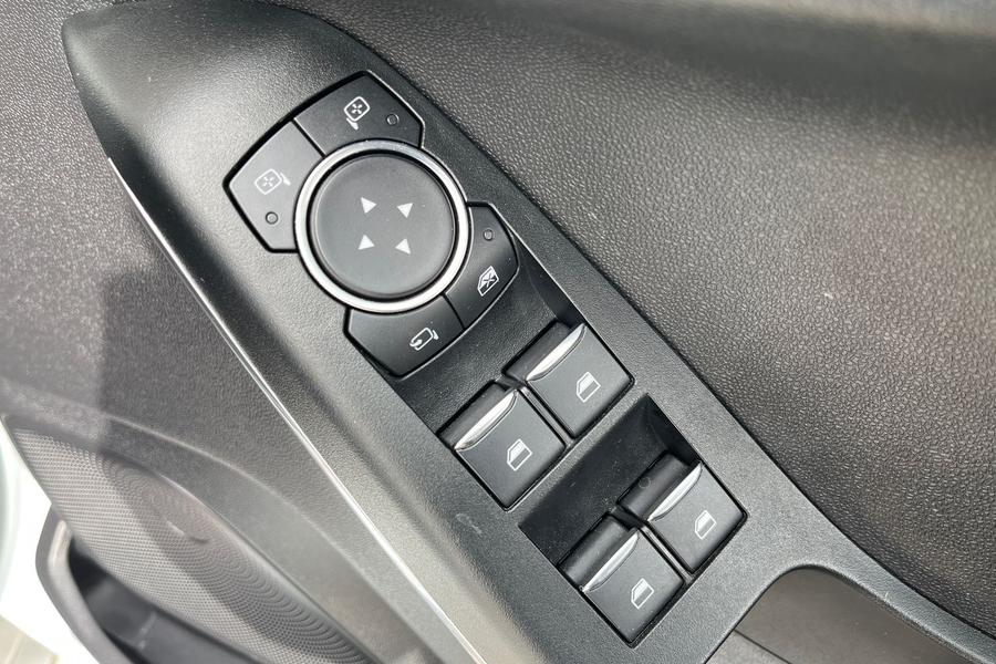 Ford FIESTA Photo autoimg-e7ac93503f9f2b6417b31faa4de2b67085a08379.jpg