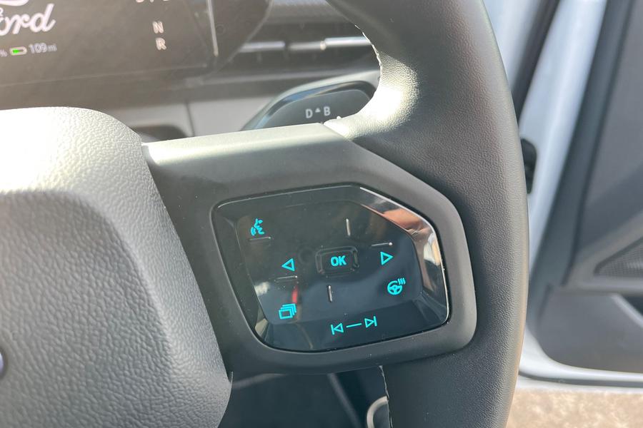 Ford Explorer Photo autoimg-e7b5f435bf2bc40bcded0fe29fda87374d2301c4.jpg