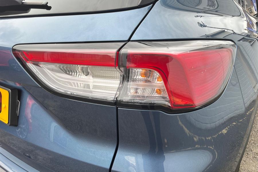 Ford KUGA Photo autoimg-e7b62a251b2513a5f32d1a3d90894e396b838cf2.jpg