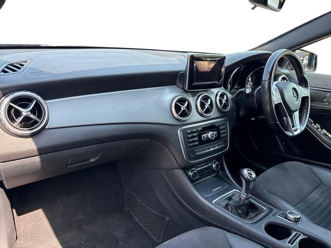 MERCEDES-BENZ GLA Photo 2