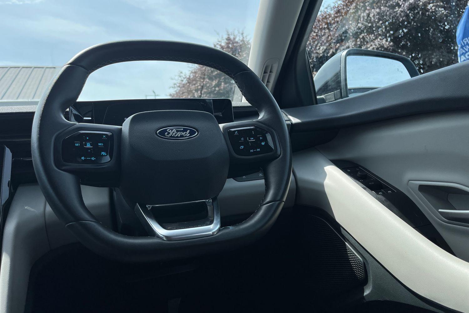 Ford EXPLORER Photo 11