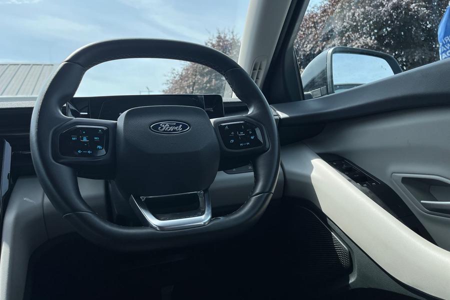Ford EXPLORER Photo autoimg-e7bc48e3aa1343fd1c980386a9fc5f1b277130f4.jpg