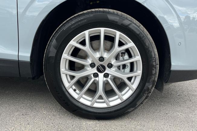 Audi  Q3 SUV Photo 5