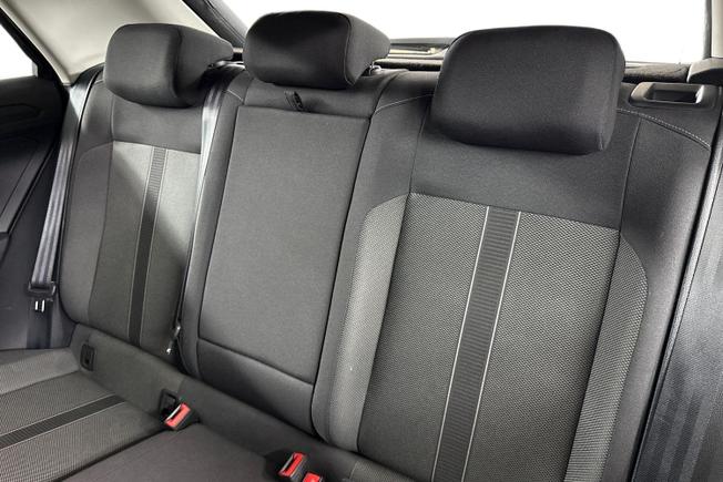 VOLKSWAGEN T-Roc Photo 9