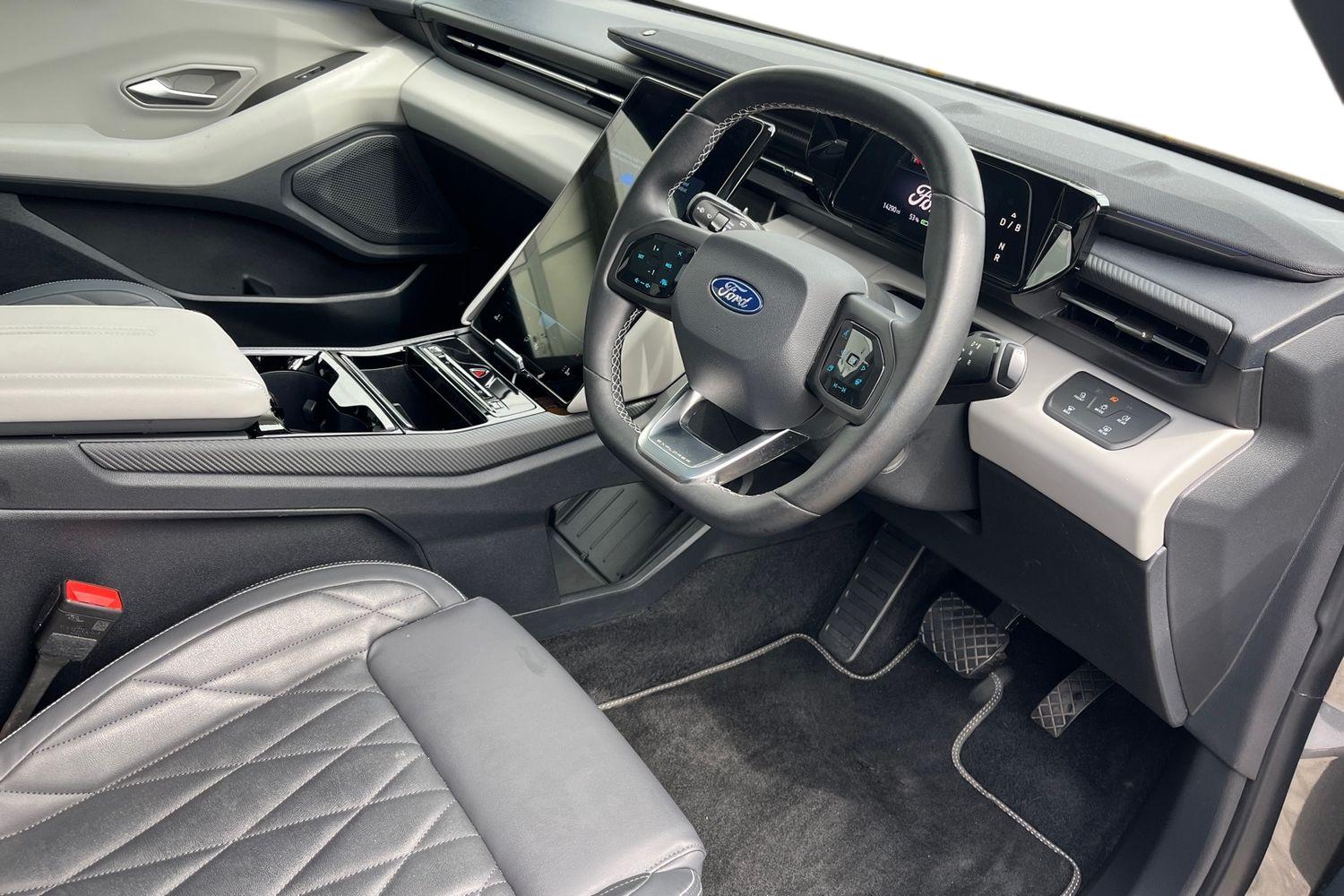 Ford Explorer Photo 8