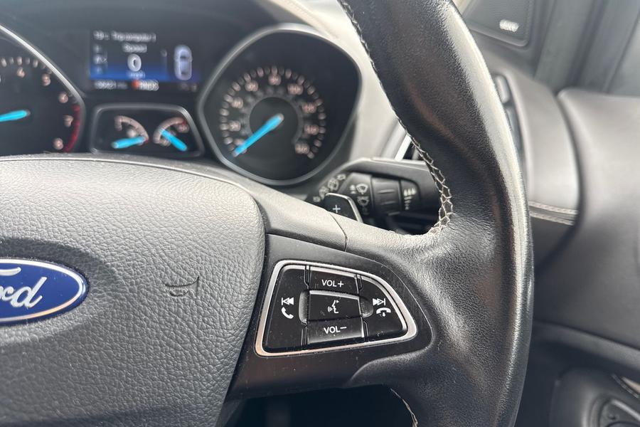 Ford KUGA VIGNALE Photo autoimg-e7c4644c01f5588d4450832d4dbb10d5f83a8c7b.jpg