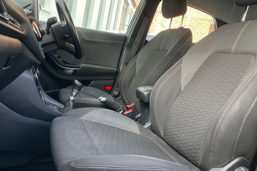 Ford PUMA Photo autoimg-e7c472229729e39e3f0be3db66d9c9b98adf7a67.jpg