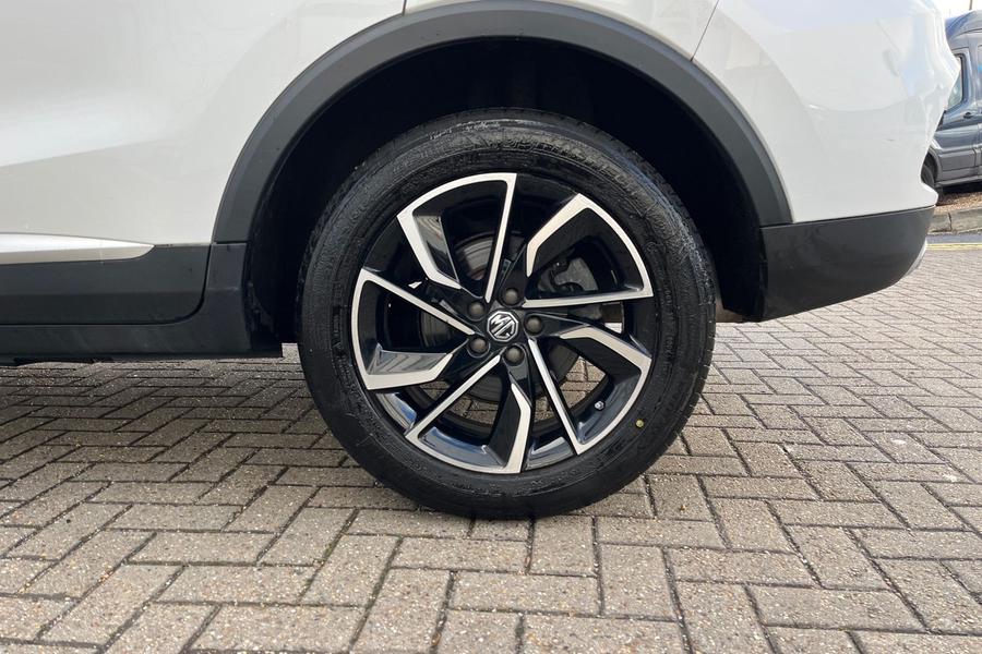 MG MG ZS Photo autoimg-e7c83dbc5f7efff0f166bfa1081a72464fa4b669.jpg