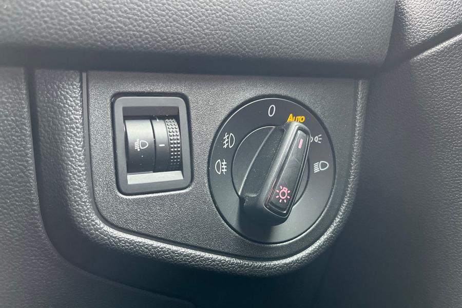 Volkswagen POLO Photo autoimg-e7cb00c9e98d8e533b072130699ea43cae44c08a.jpg