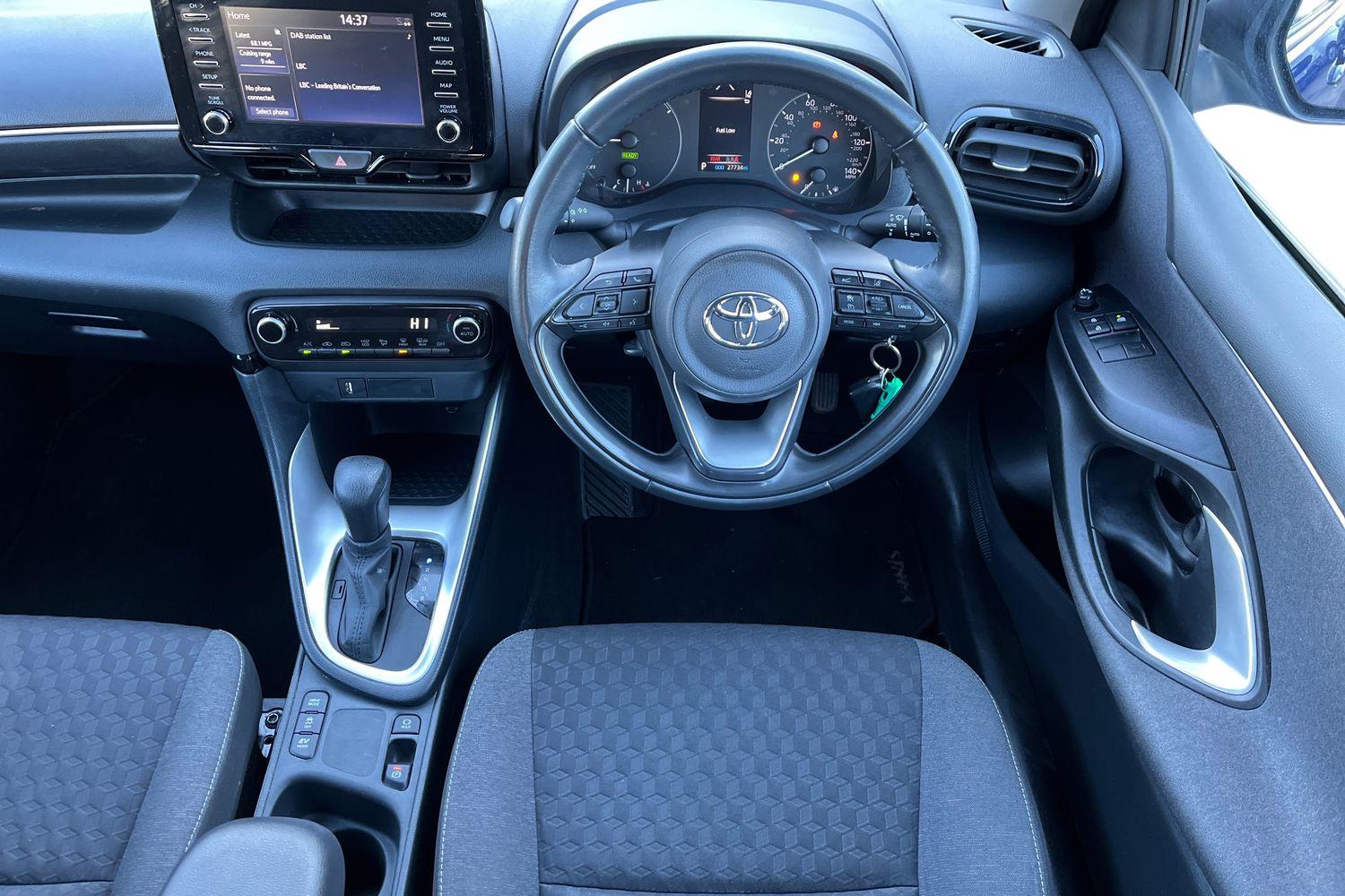 Toyota YARIS Photo 10
