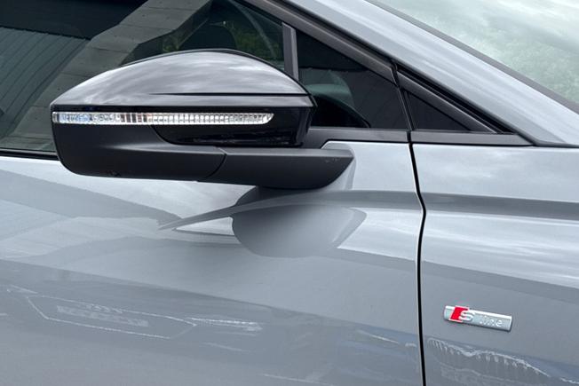 AUDI Q4 e-tron Photo 20