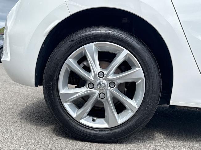VAUXHALL Corsa Photo 5