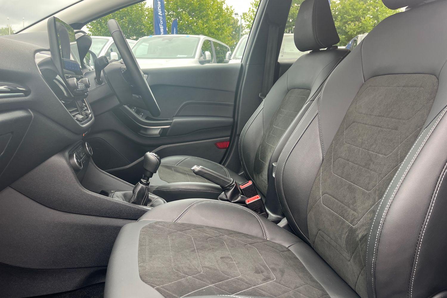 Ford FIESTA Photo 18