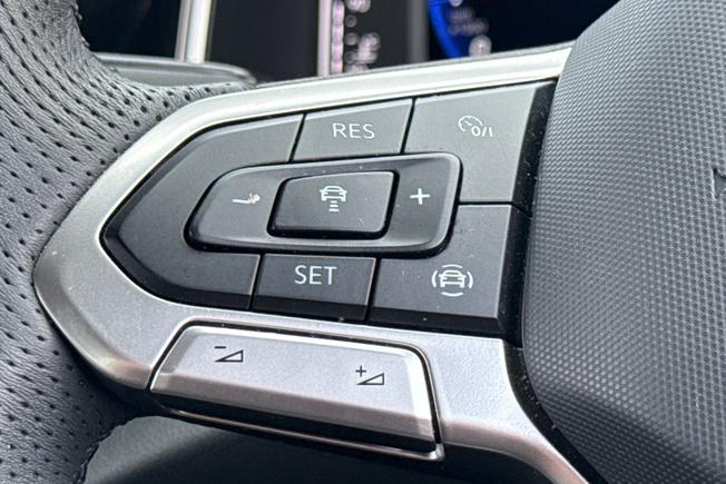 VOLKSWAGEN T-Roc Photo 16