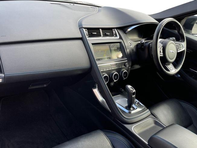 JAGUAR E-PACE Photo 2