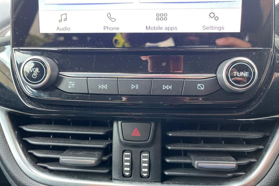 Ford FIESTA Photo autoimg-e7eaeb8d019fbdcfed42f7b4d67cd5235860e31e.jpg