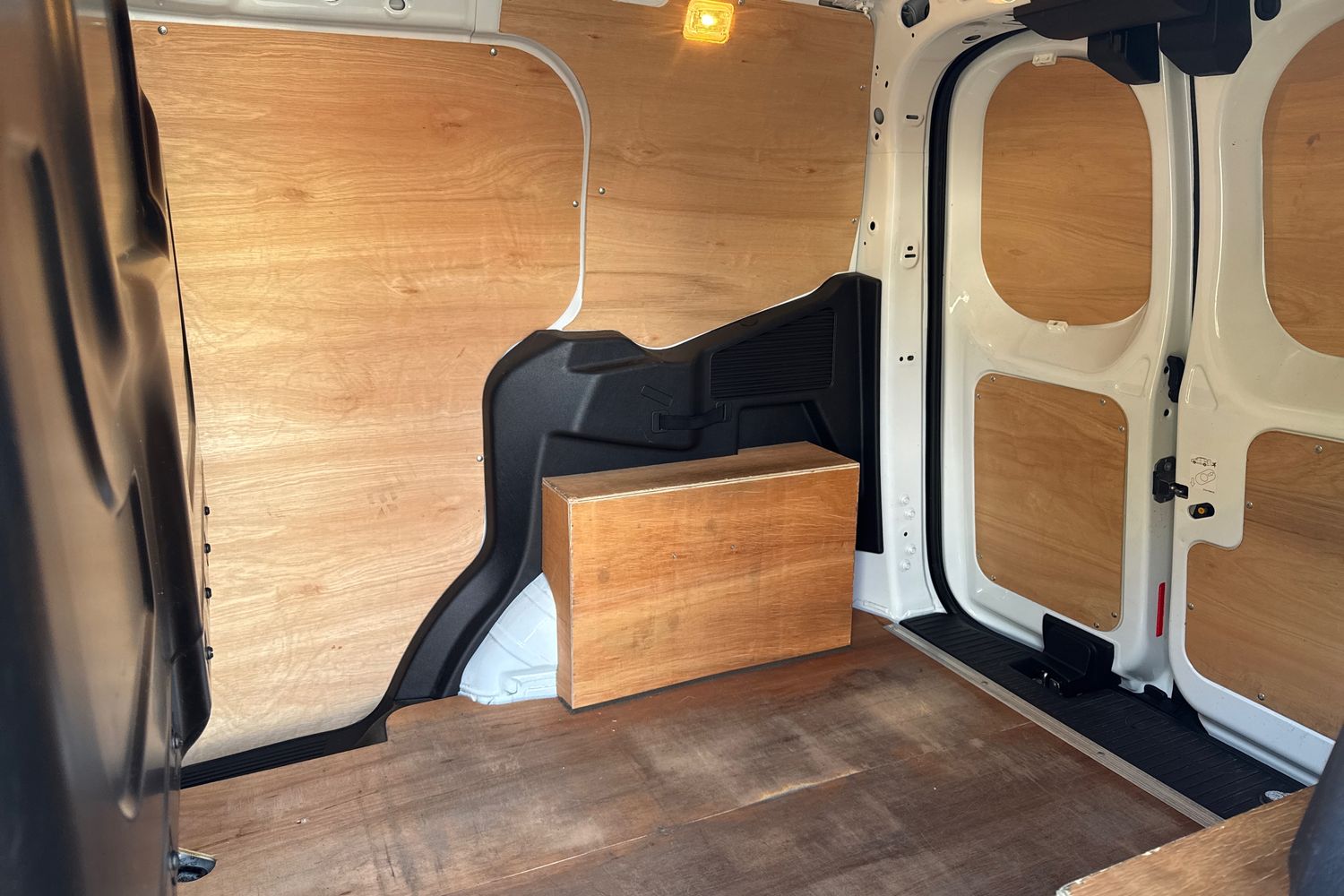 Ford TRANSIT COURIER Photo 3