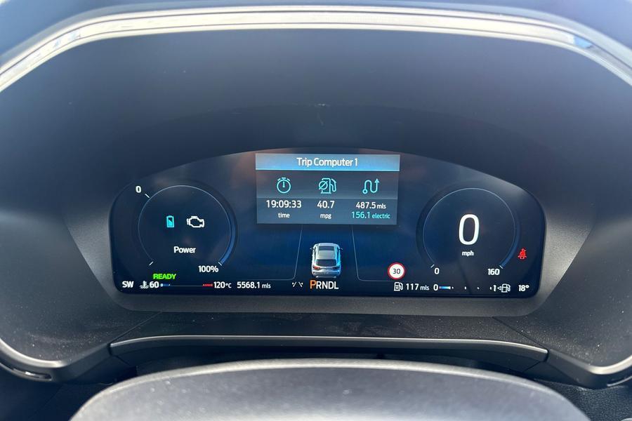 Ford Kuga Photo autoimg-e7ecd8abaa1ec6df1d68bdc13d4563d2fe71a0e4.jpg