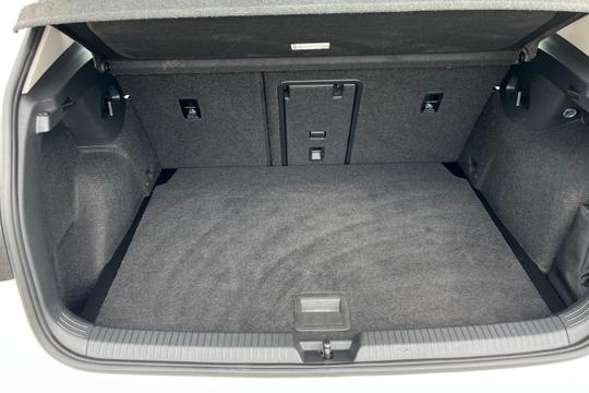 Volkswagen Golf Photo autoimg-e7f46947019f8c480a8126f00a2550a249daac95.jpg