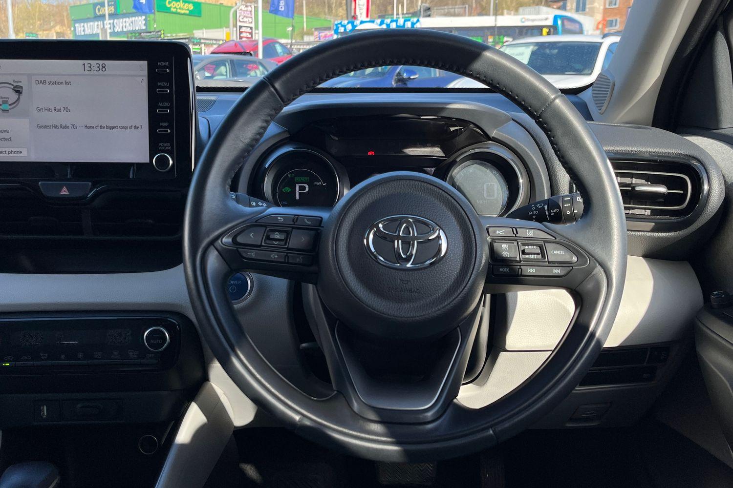 Toyota YARIS Photo 11