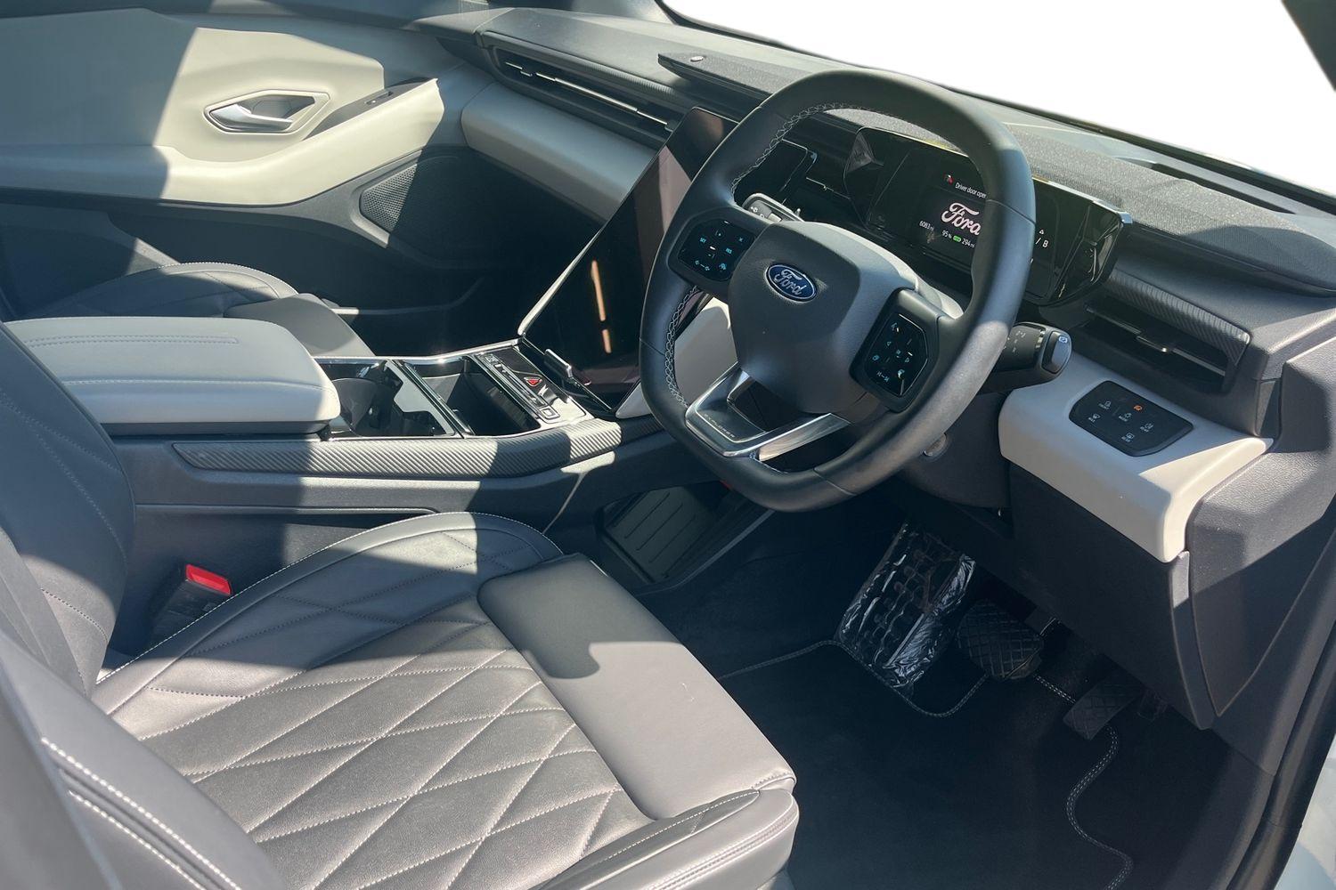 Ford Explorer Photo 8
